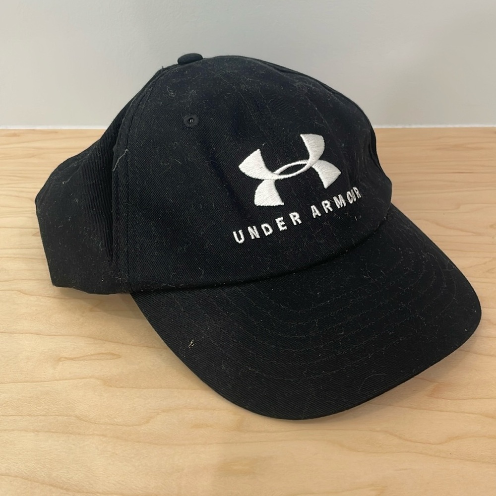 NWT Under Armour Hat: black and white